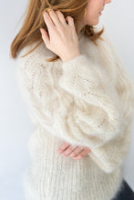 Charger l&#39;image dans la galerie, Pull femme blanc ecru en laine mohair duveteux doux et chaud