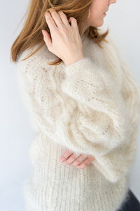 Pull femme blanc ecru en laine mohair duveteux doux et chaud