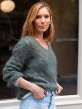 Charger l&#39;image dans la galerie, Pull_mohair_kaki_hiver_super_doux_focus