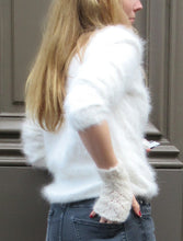 Charger l&#39;image dans la galerie, Mitaine en mohair faites à la main